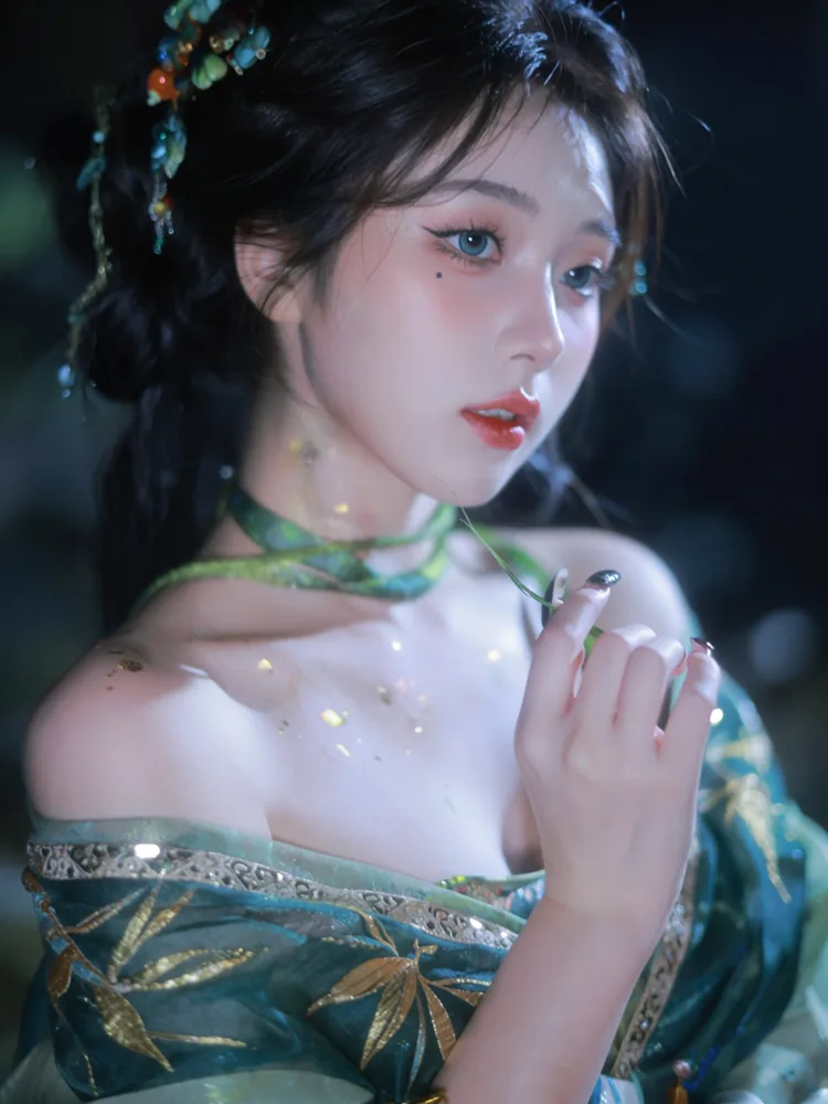 yeonwoo · 32