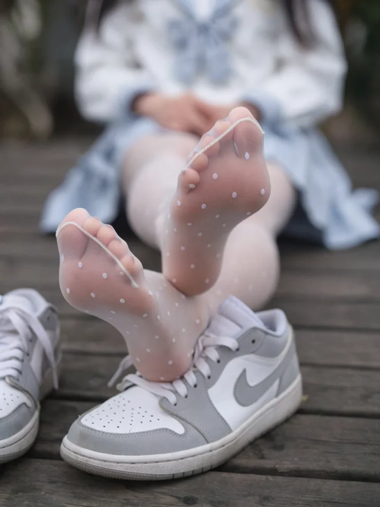 凌波微步,罗袜生尘 · 16